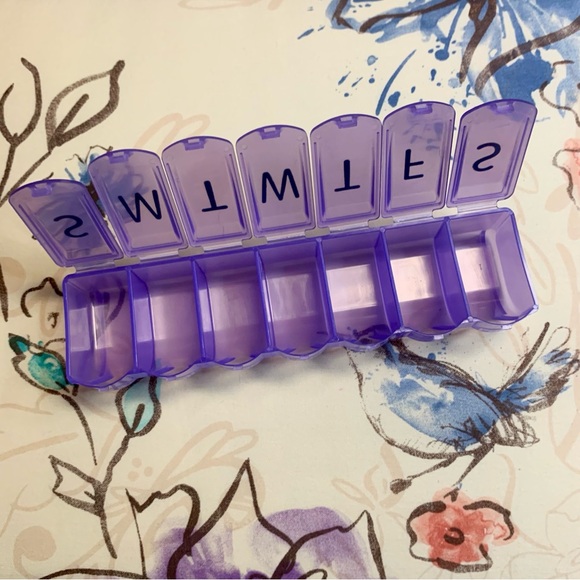 💜 Purple Weekly Pill Organizer NWOT - Picture 3 of 5